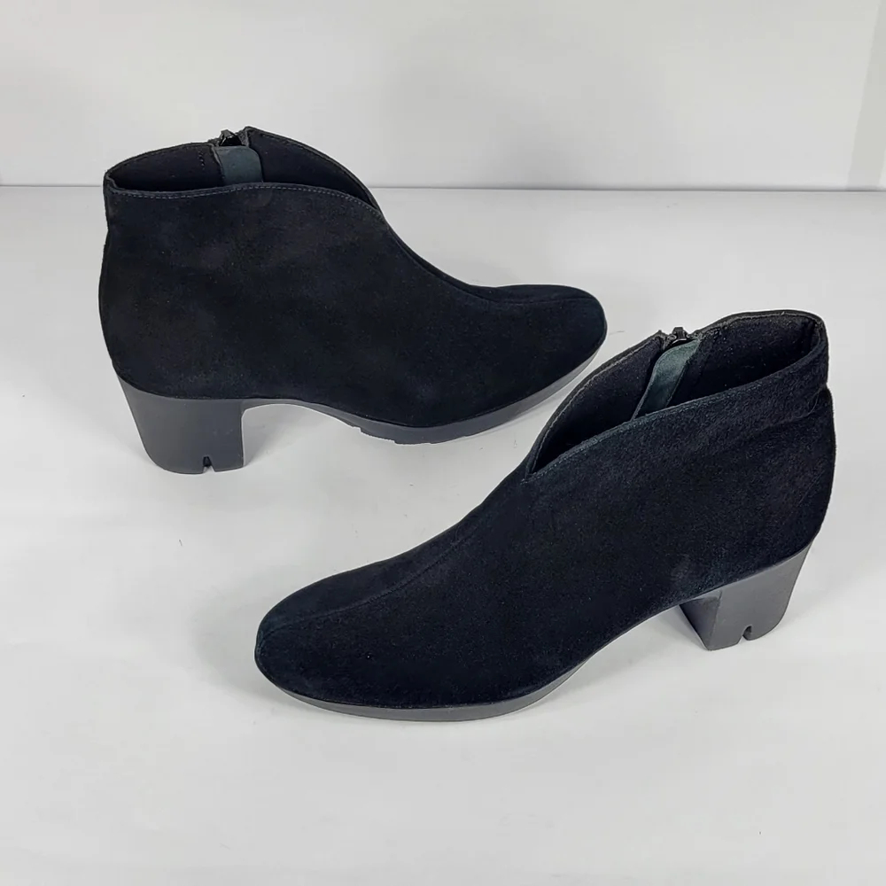 Munro Suede Robynette Ankle Booties #765 Size 8.5N